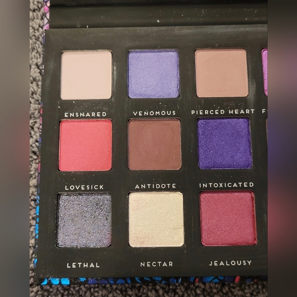 Bad Habit Pretty Poison Palette - Picture 5 of 10